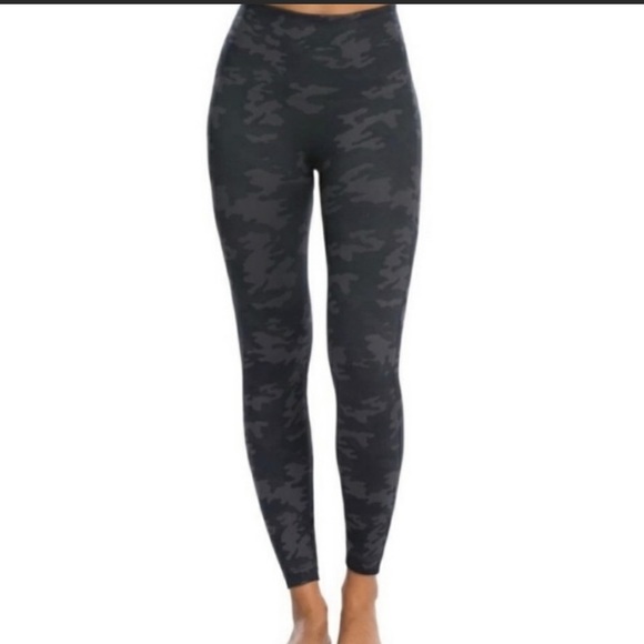 SPANX Pants - Spanx Look At Me Now Seamless Camouflage Leggings